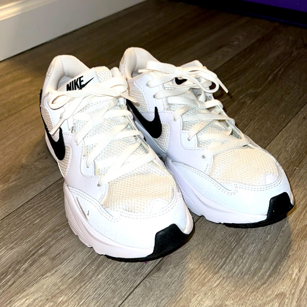 Nike womens tennis shoes